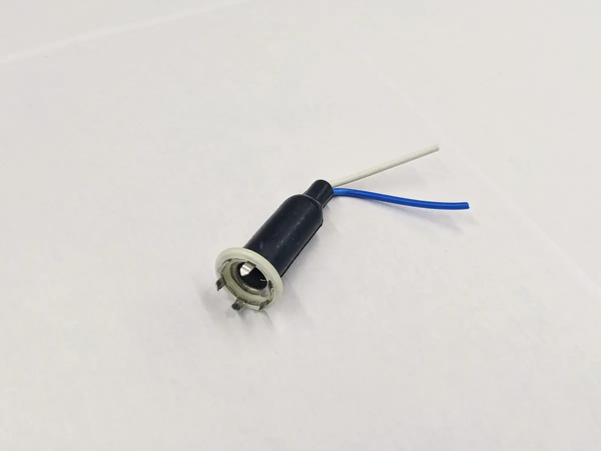 Two-Wire Bulb Holder, Screw Base 1