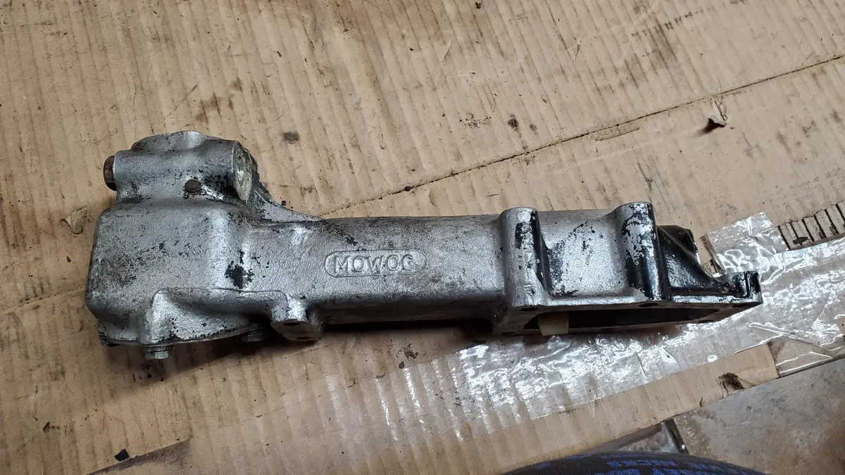 Used Rib Case Transmission Shift Tower 1