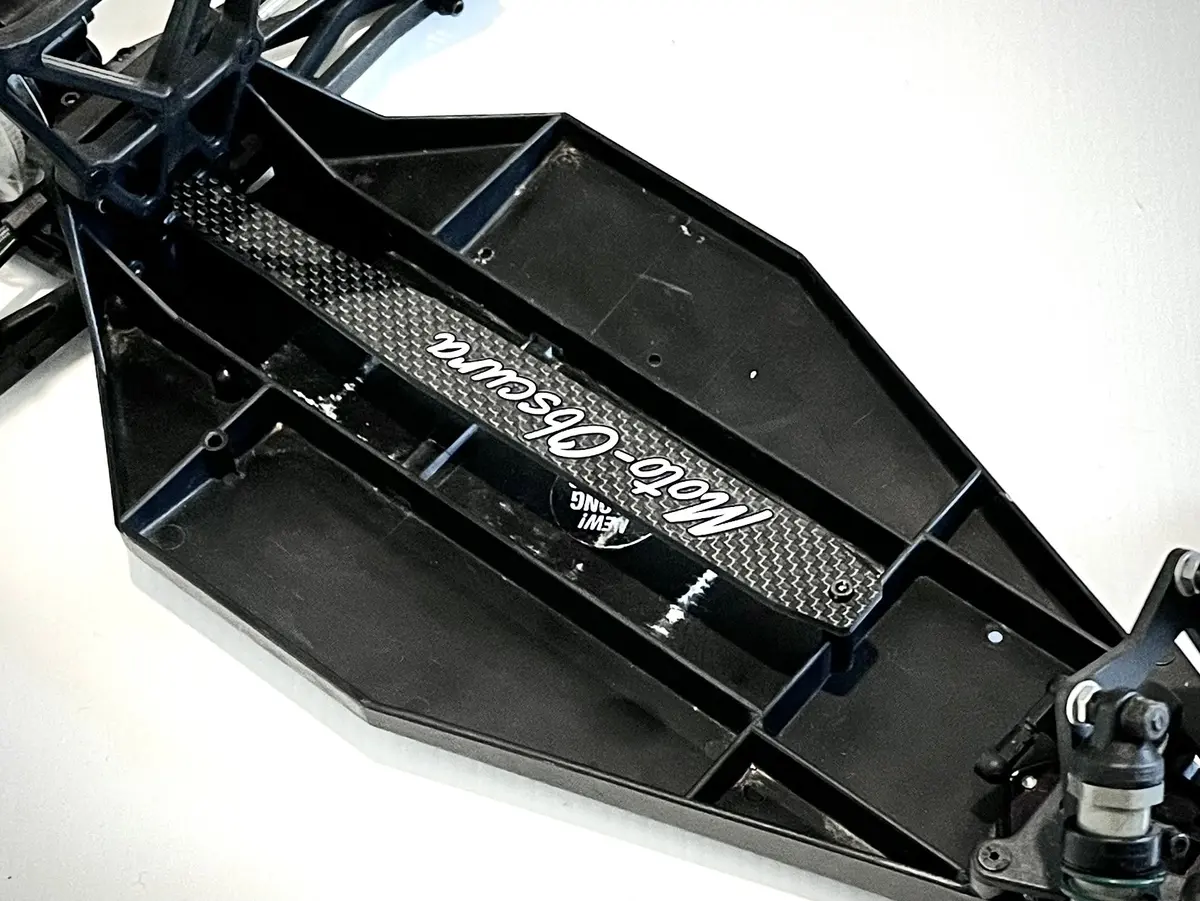 Rc10 B2 / B3 / T3 Carbon Fiber Battery Strap 1