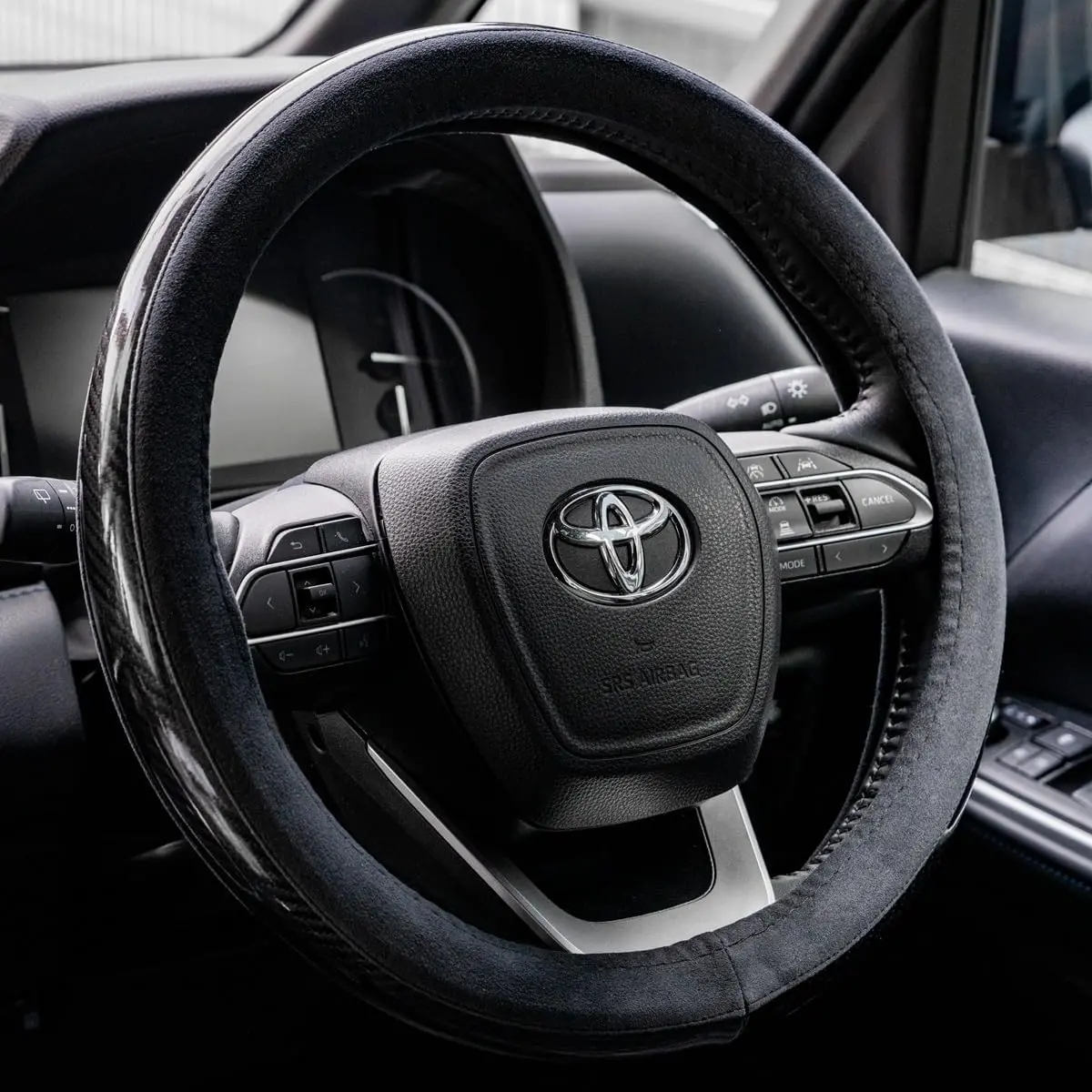 Steering Cover Ultrasuede X Carbon Enamel　ステアリングカバー ウルトラスエード × カーボンエナメル　ハンドルカバー 1
