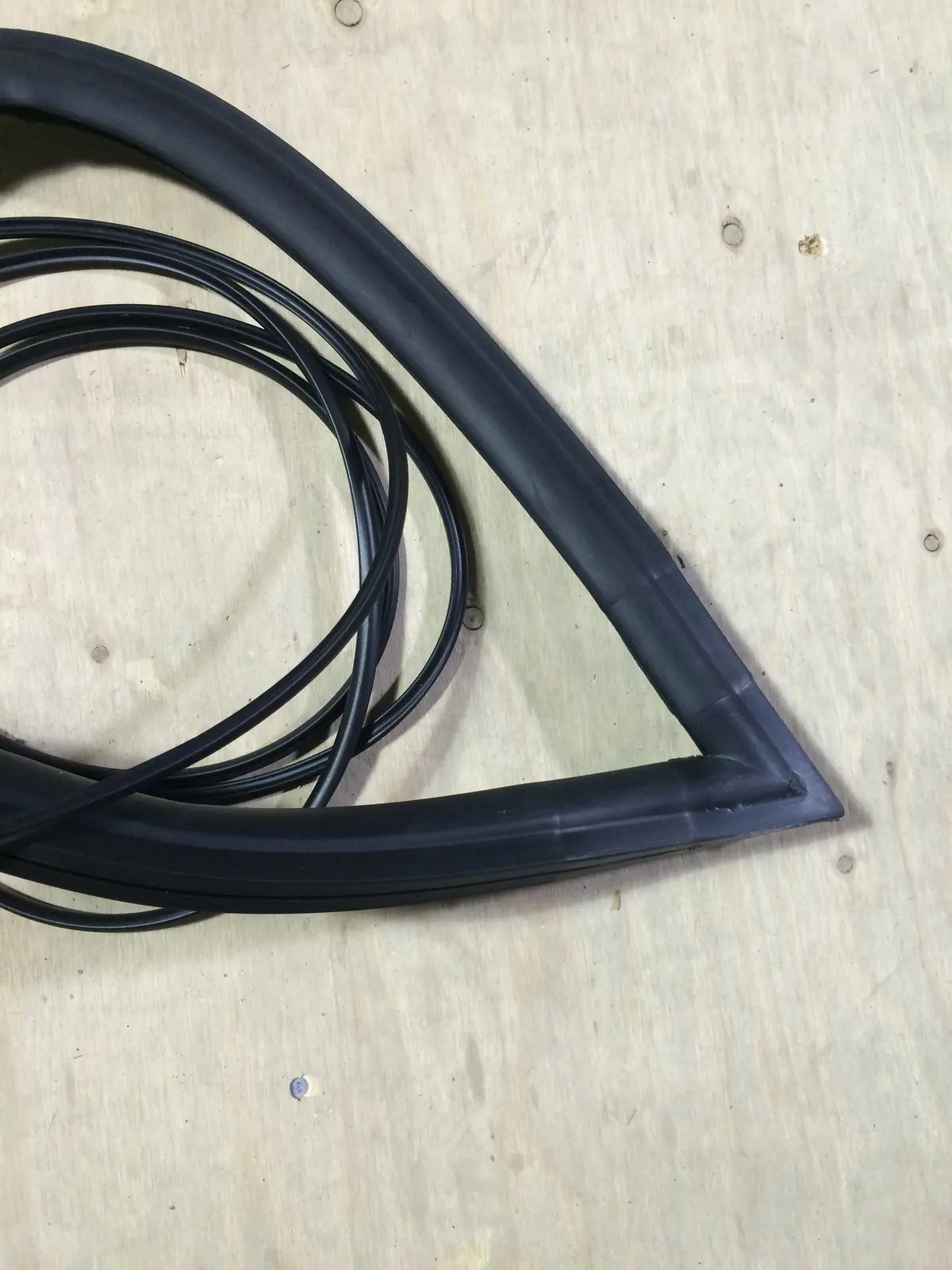 Windshield Rubber Glazing Seal Gasket W/ Lockstrip - (Bugeye Thru 1962) 1