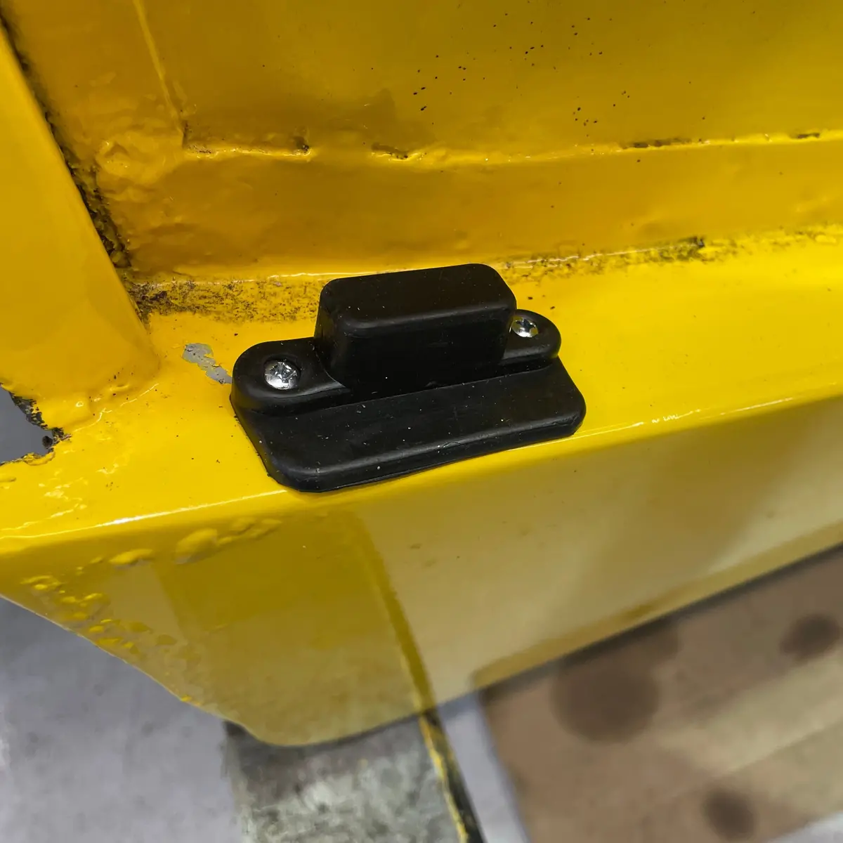 Individual Bugeye Rocker Panel "L-Shaped" Bonnet Buffer (Four Required) 1
