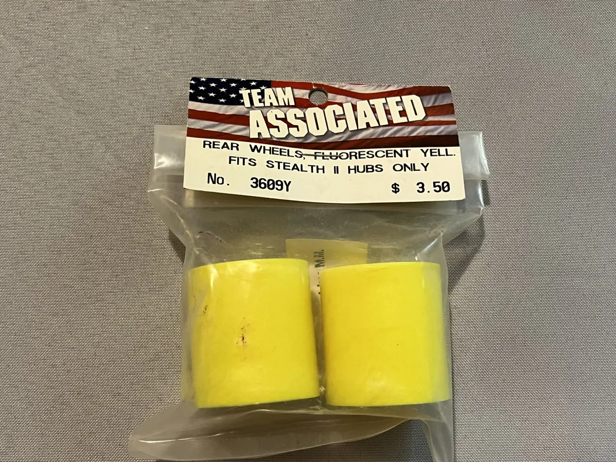 Team Associated 3609Y Rear Wheels Fluorescent Yellow – Fits Stealth Ii Hubs Only 1