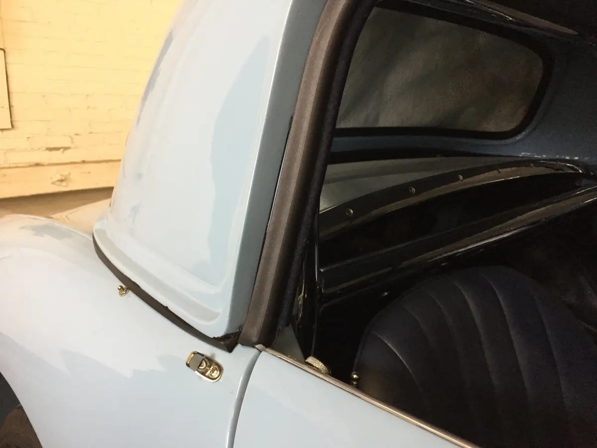 Hardtop - Mounted Side Curtain Gaskets (Pair) 1