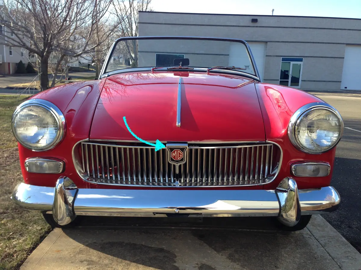 Mg Grill Badge Plinth ('61-'69) 1