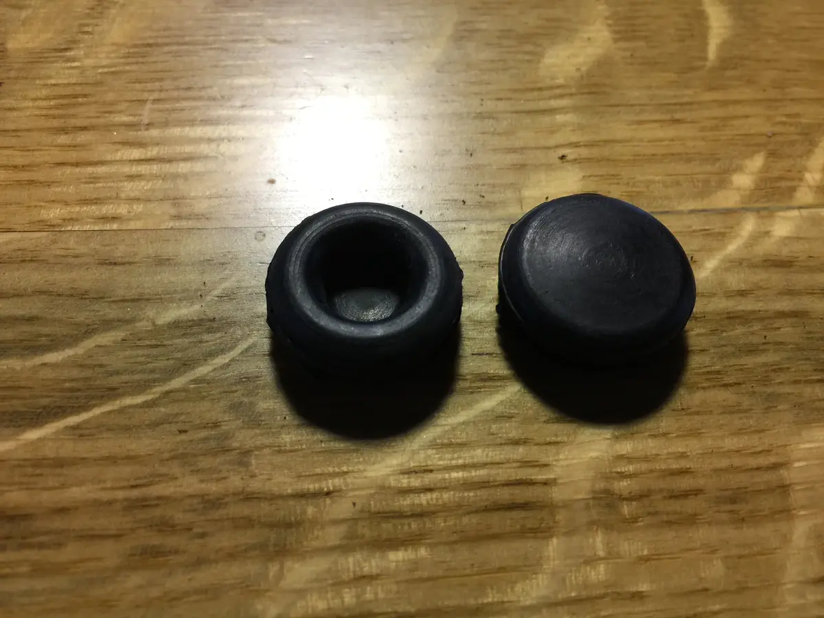 Sprite Door Hinge Screw Rubber Plugs (Set Of 8) (948 Cars Only) 1