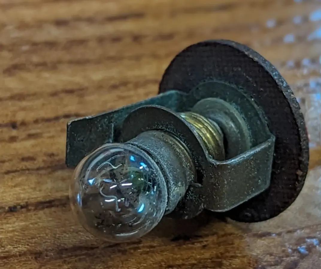 Fuel Gauge & Oil/Water Temp Gauge Bulb Holder 1