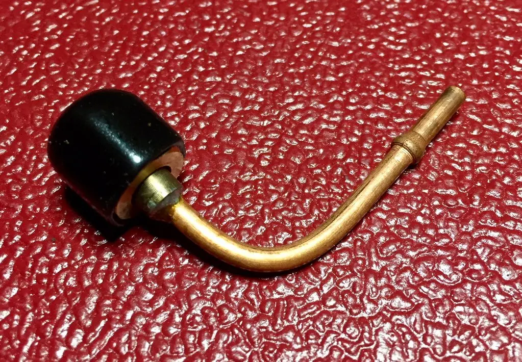 Oil Pressure Gauge, Block Fitting To Rubber Line (948-1275 Engines) 1