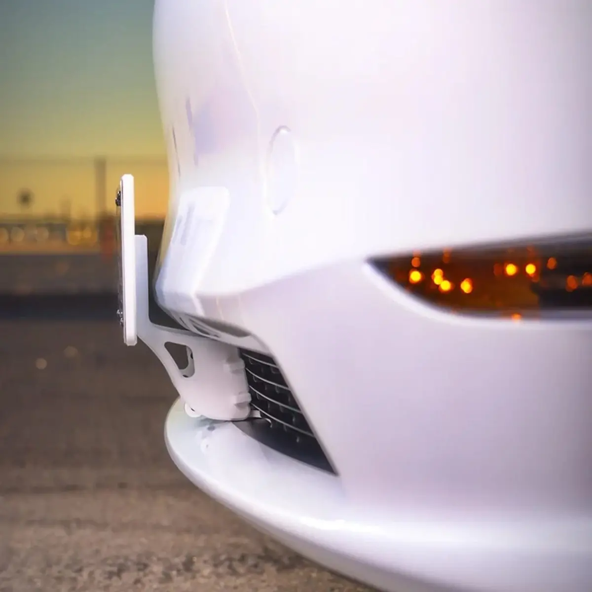 White Quick Bandit License Plate Mount For Tesla Model Y 2020-2025 Pre Juniper 1